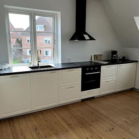 Lys Nyrenoveret Lejlighed I Odense C Apartment Exterior foto